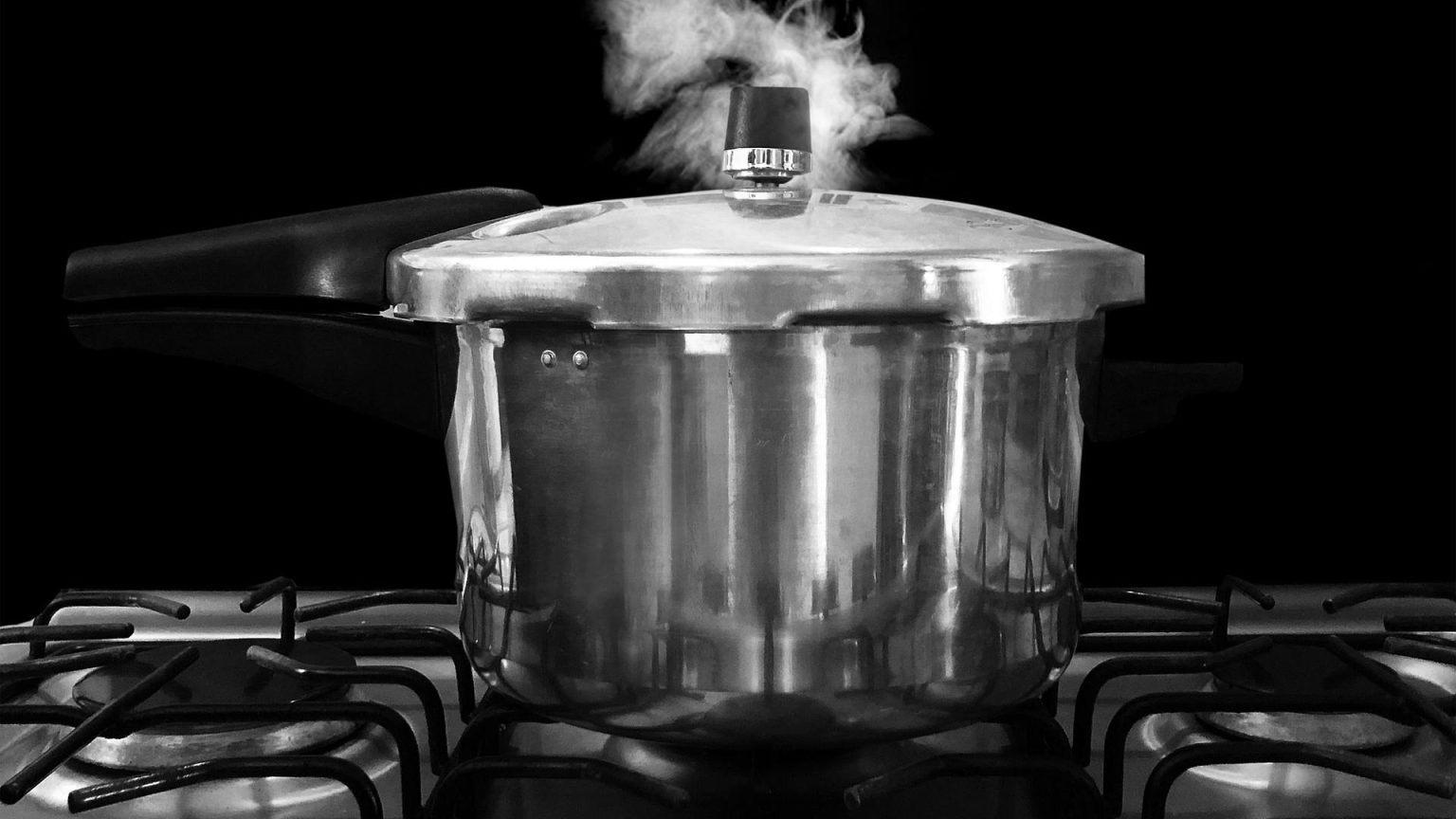 Exploring the Differences Rice Cookers and Pressure Cookers